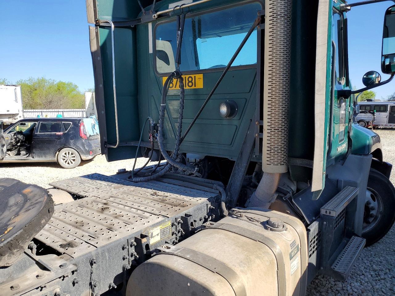 2018 Mack CXU612 Semi Truck