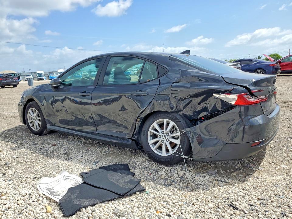 2025 Toyota Camry le