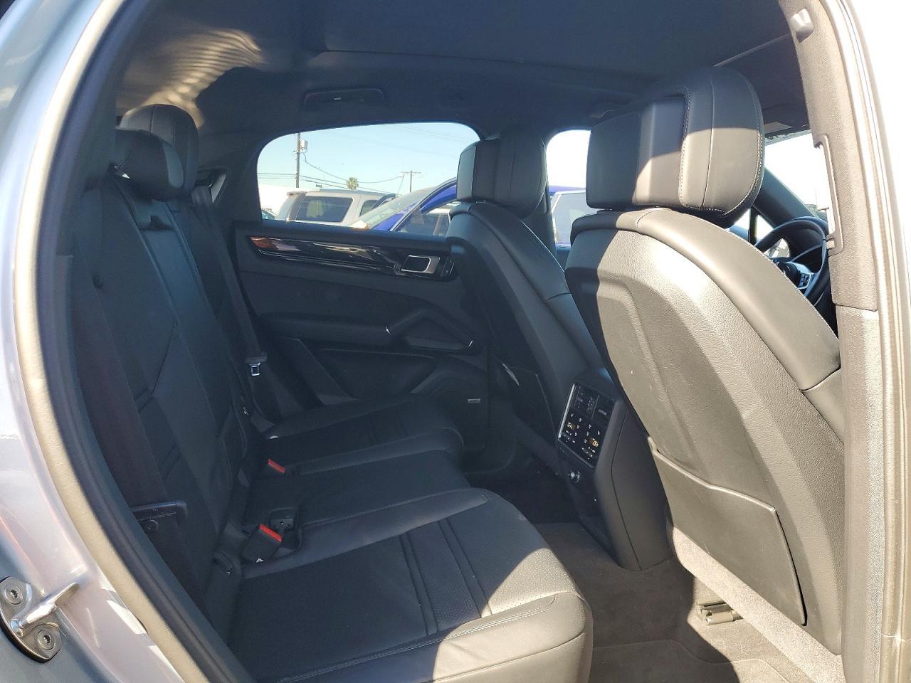 2022 Porsche Cayenne e Hybrid Coupe