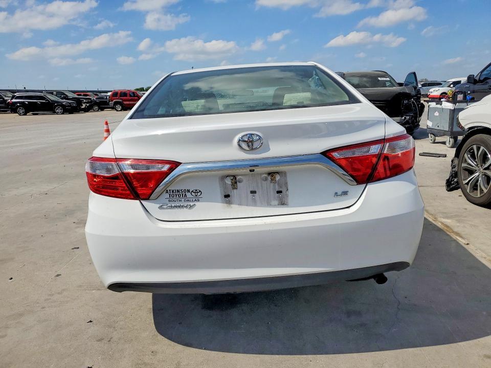 2016 Toyota Camry le