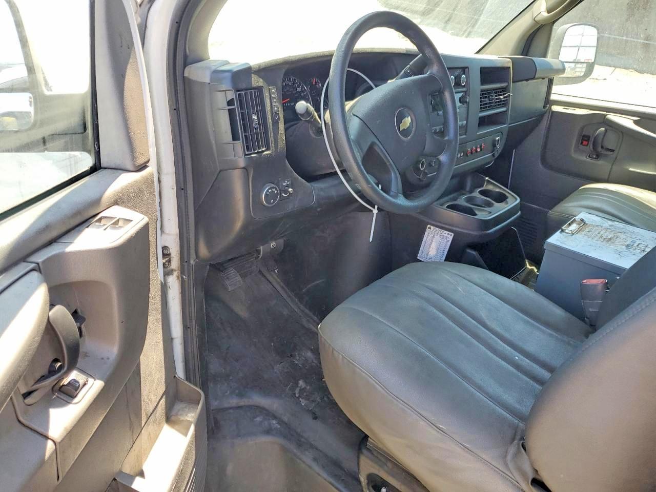 2014 Chev Express G2500 4LT