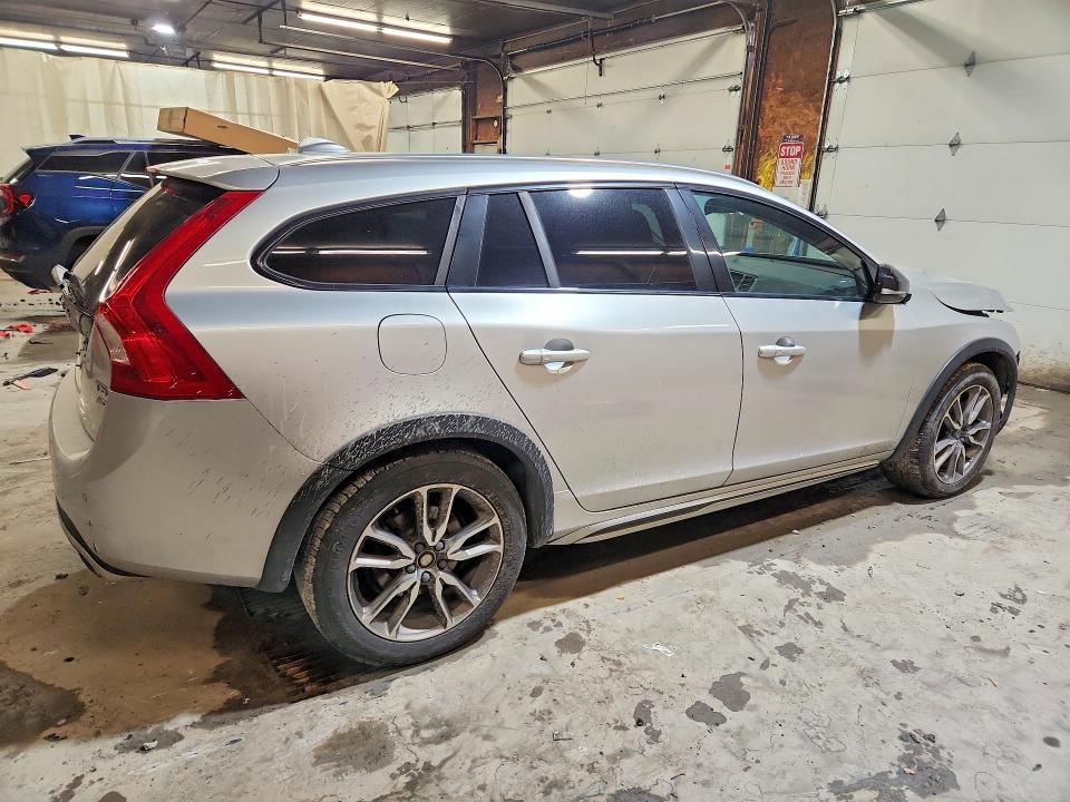2018 Volvo V60 Cross Country Premier