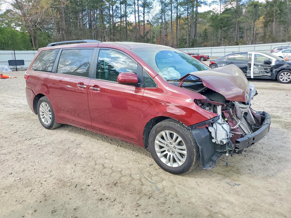 2015 Toyota Sienna xle 8-passenger