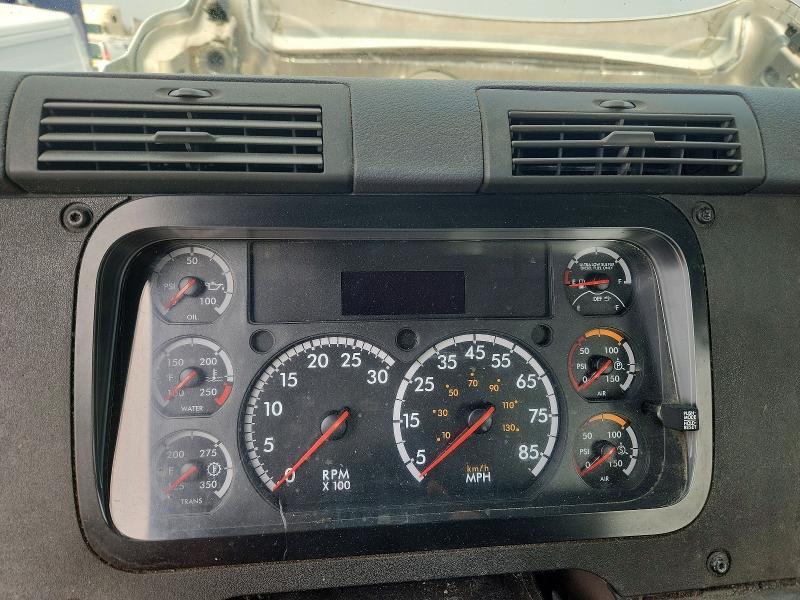 2018 Freigliner 2018 Freightliner Cascadia 113 Semi Truck