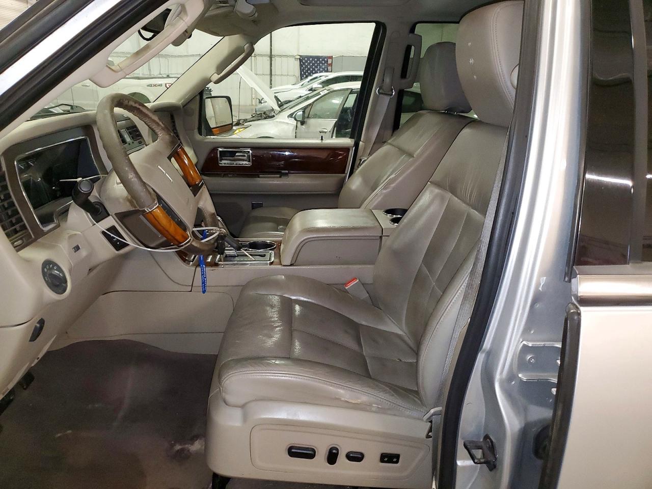 2011 Lincoln Navigator l