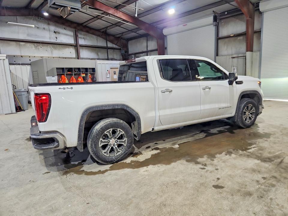 2025 GMC Sierra K1500 slt