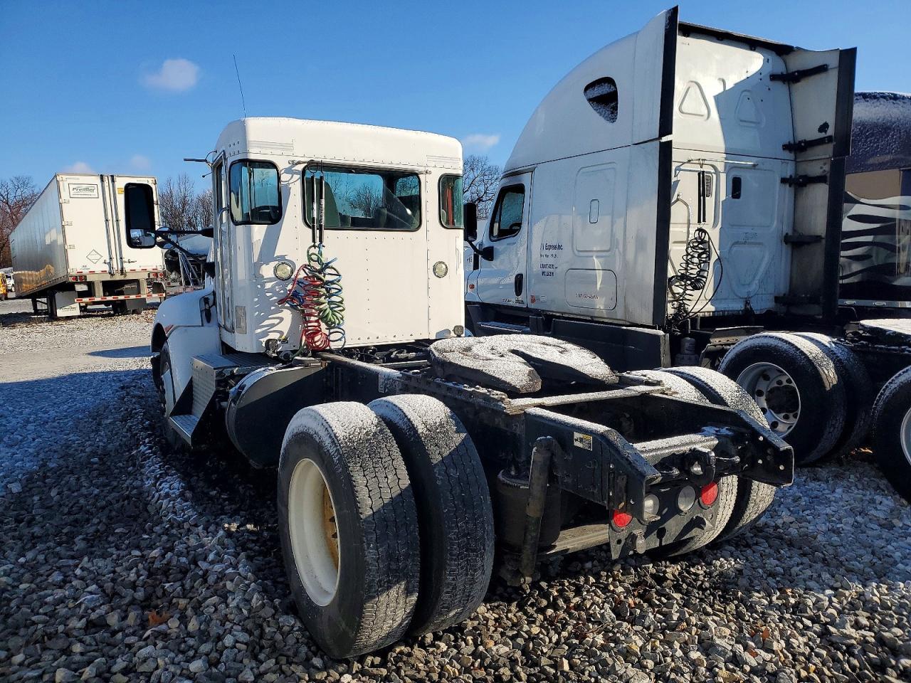 2016 Kenworth T370 Semi Truck