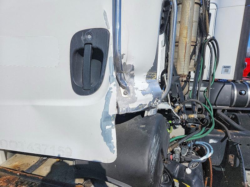 2016 Freightliner Business Class M2 Semi Truck