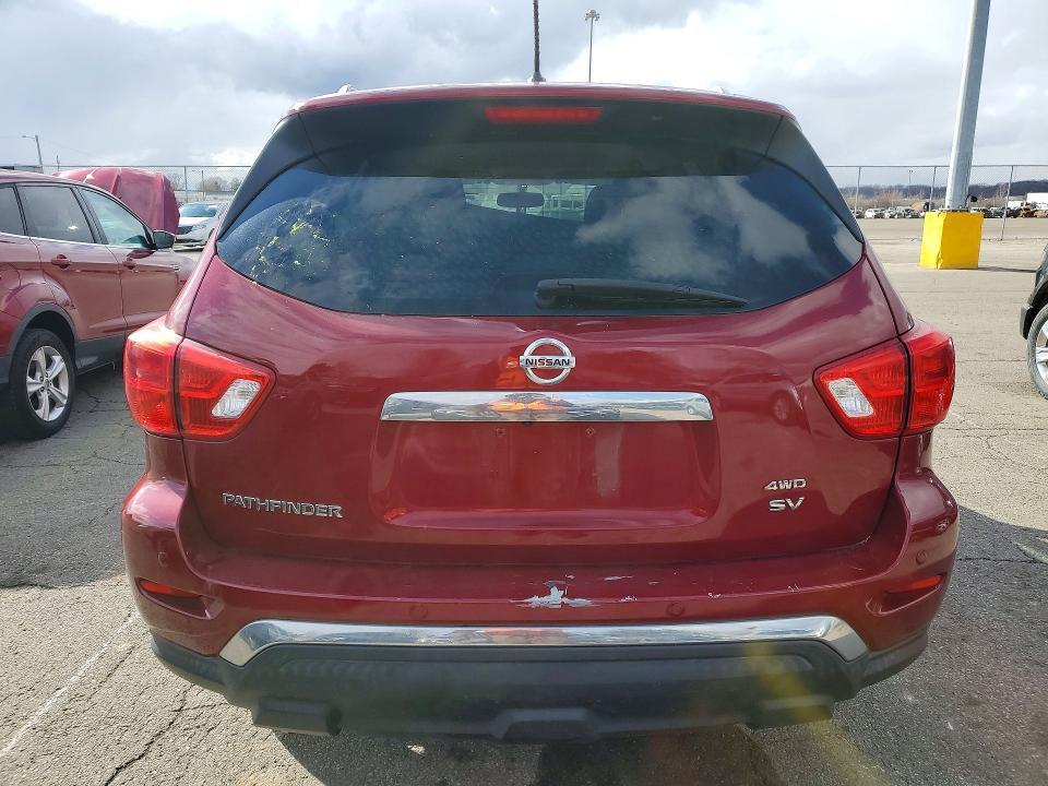 2018 Nissan Pathfinder sv