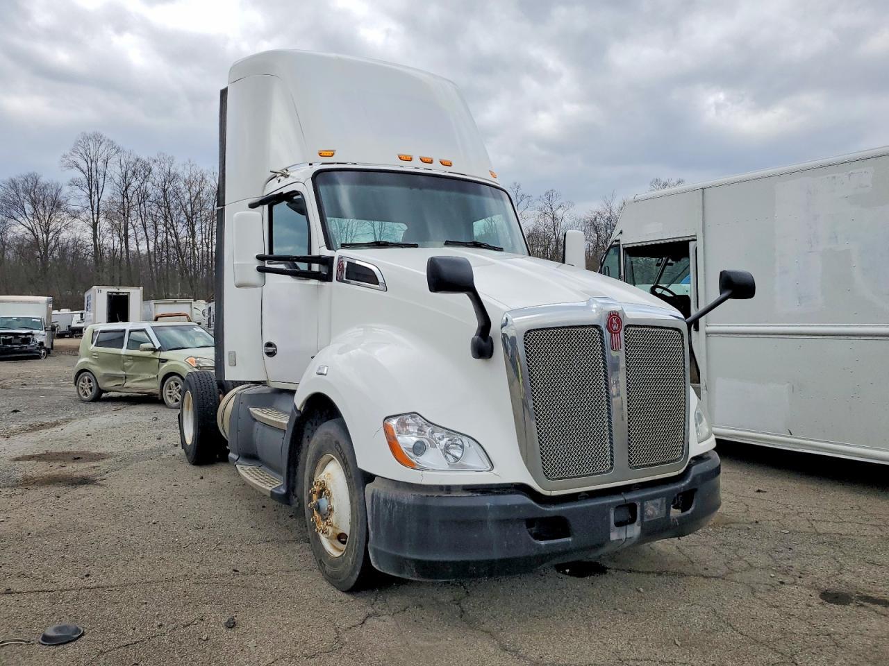 2016 Kenworth Construction T680