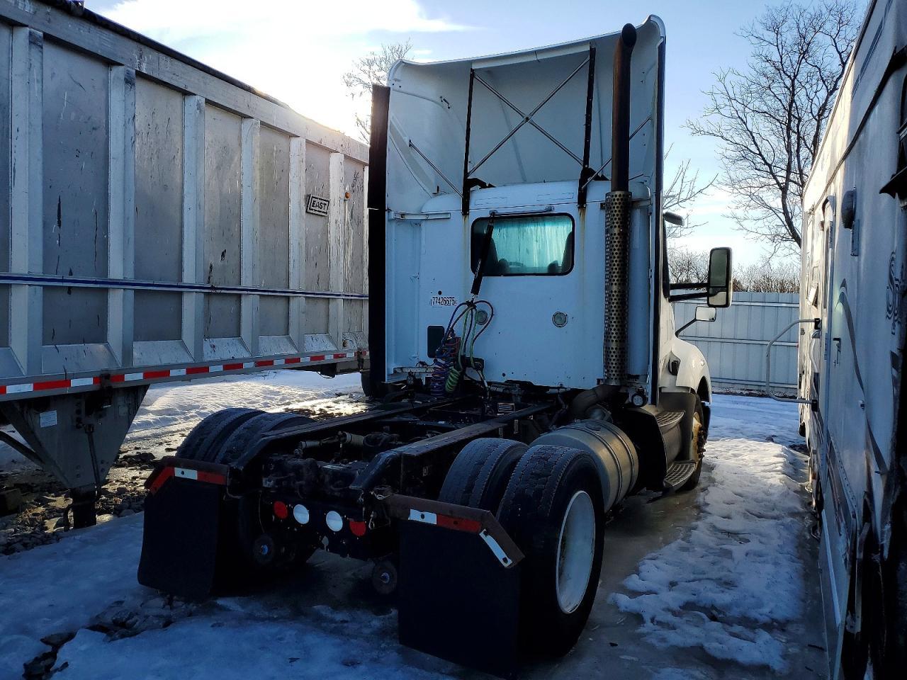 2016 Kenworth T680 Semi Truck