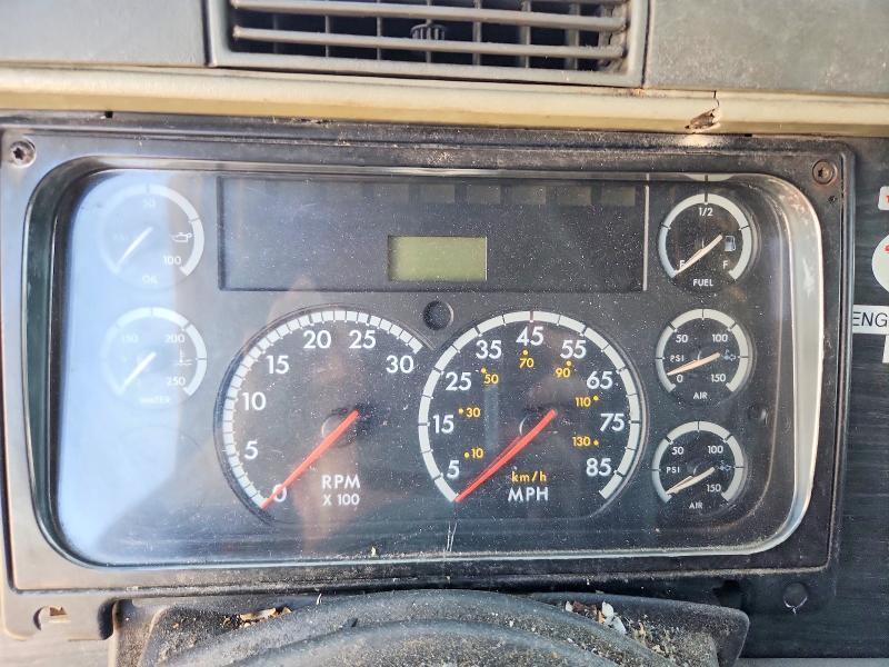 2005 Freightliner Convention-Semi Truck