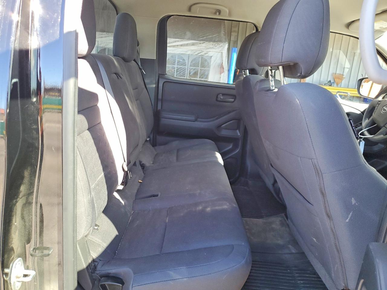 2022 Nissan Frontier S