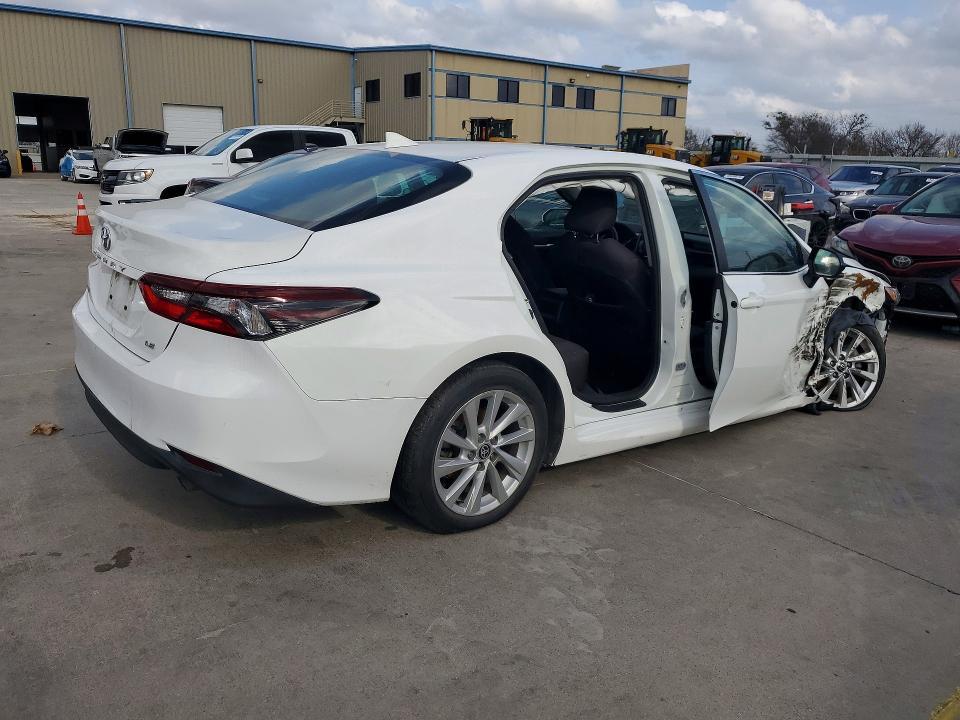 2021 Toyota Camry le