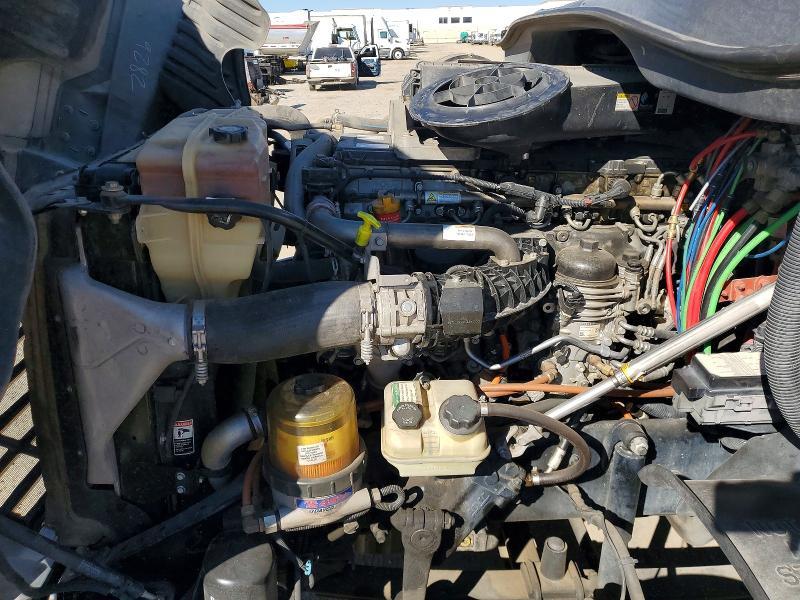 2016 Freightliner Cascadia 1-Semi Truck