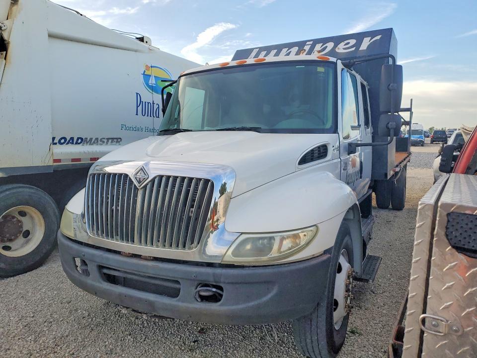 2003 International 4300 Flatbed Truck