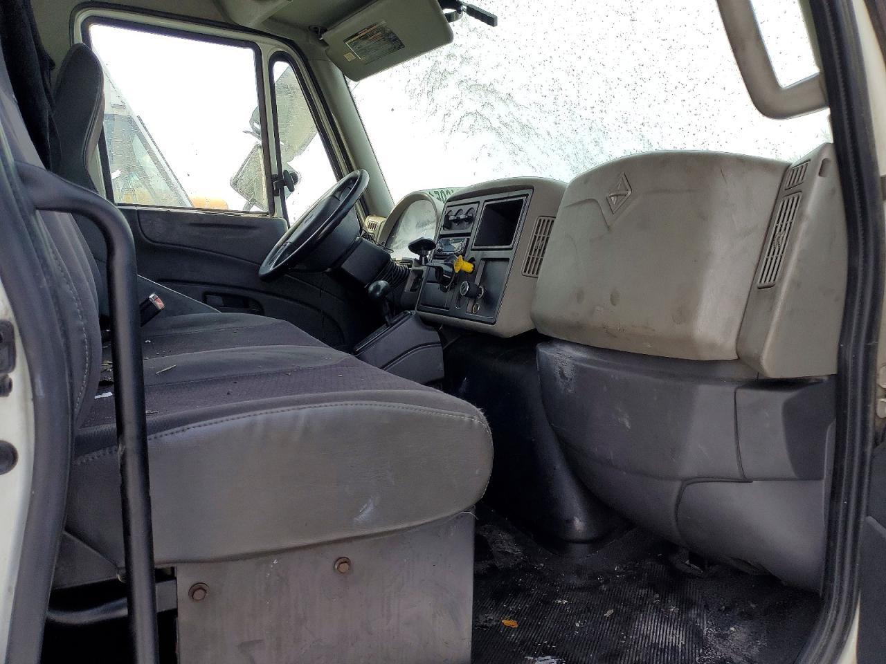 2015 International 4300 BOX Truck