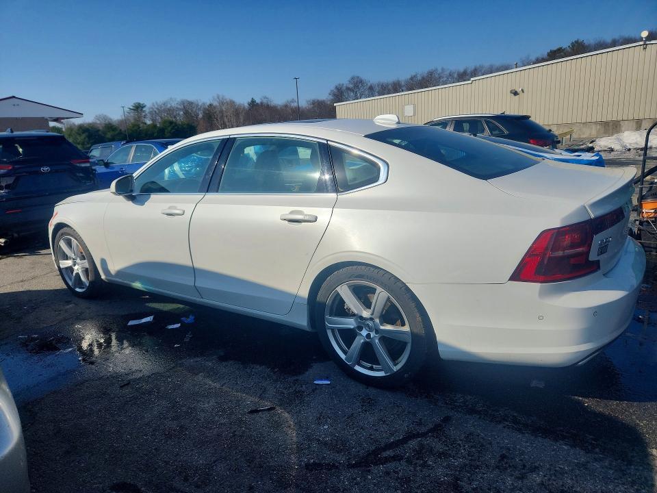 2018 Volvo S90 T6 Momentum