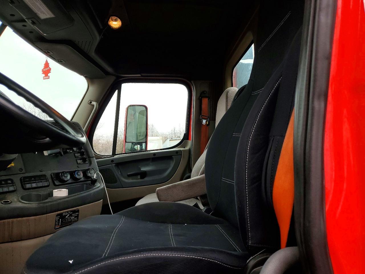 2016 Freightliner Cascadia 125 Semi Truck