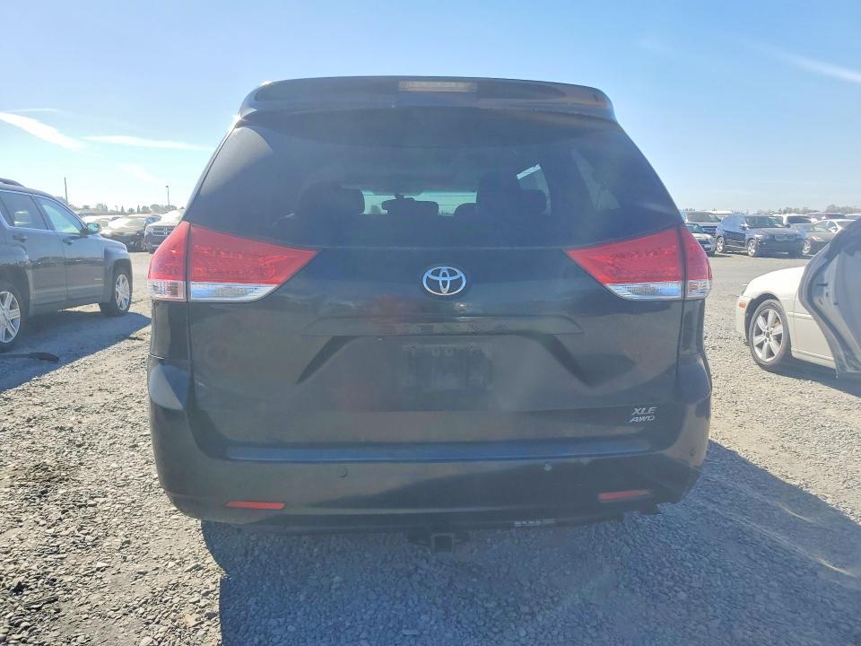 2011 Toyota Sienna xle 7-passenger