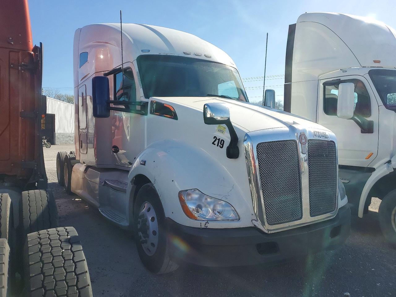 2018 Kenworth T680 Semi Truck