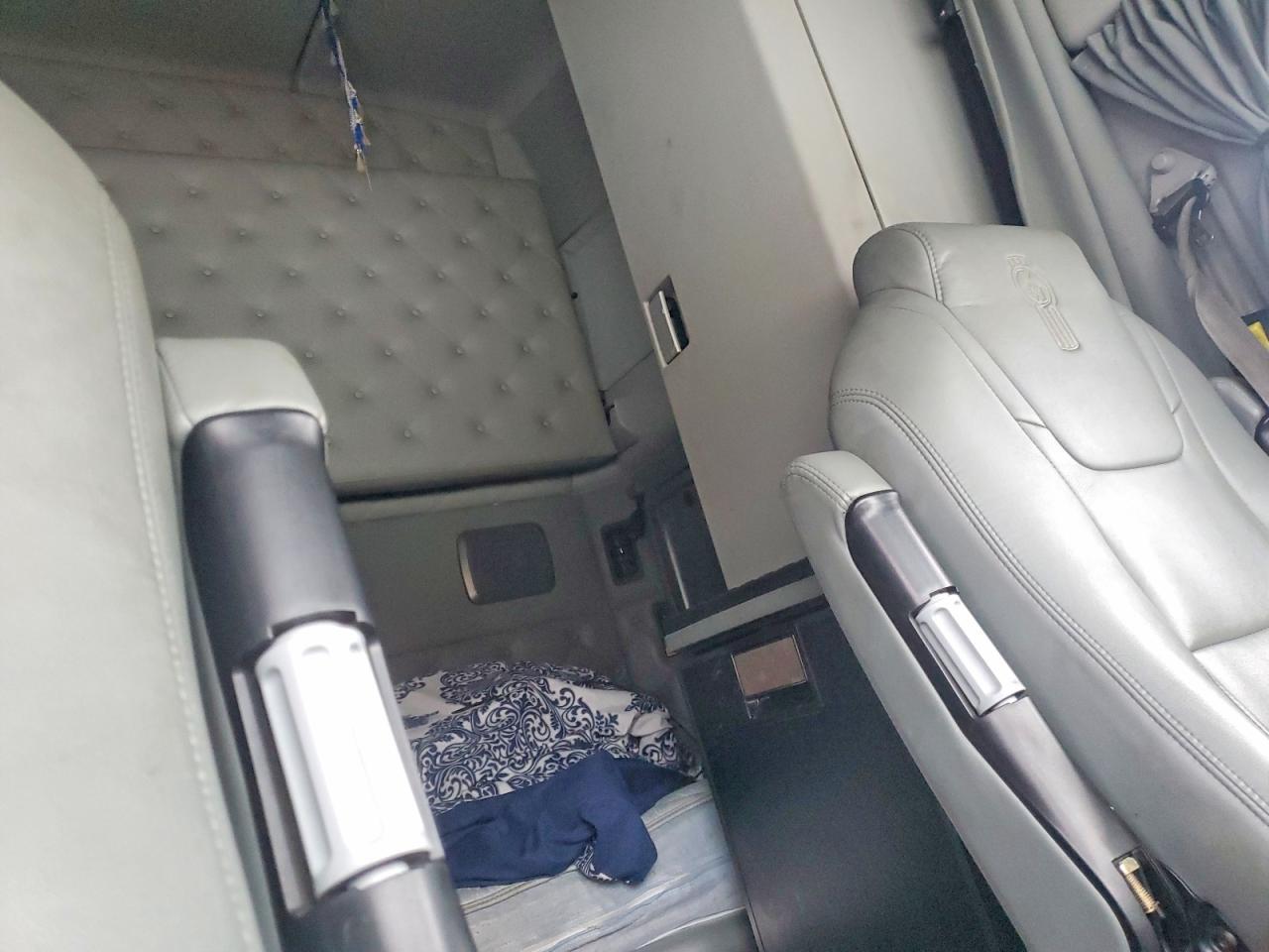 2020 Kenworth T680 Semi Truck