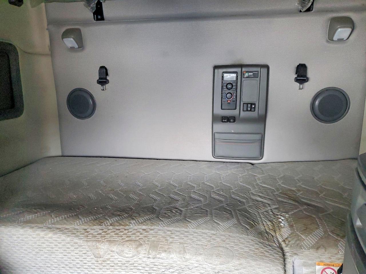 2020 Volvo VNL Semi Truck