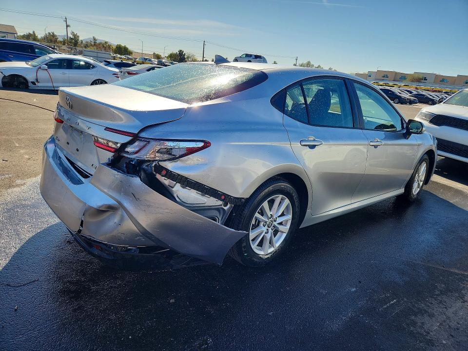 2025 Toyota Camry le