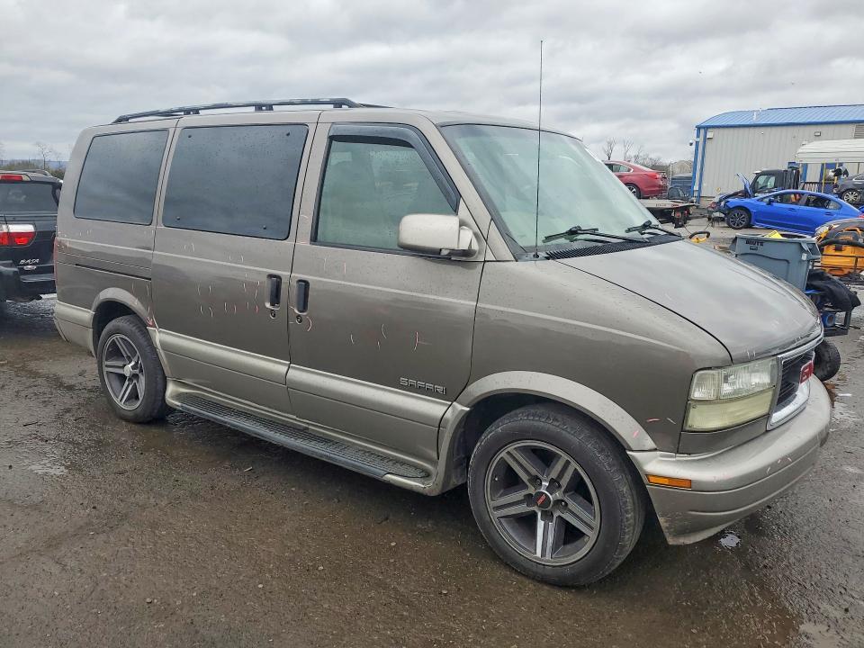 2002 GMC Safari XT
