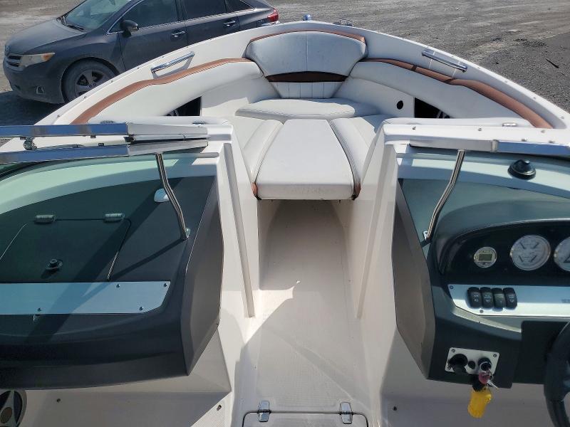 2009 Regal Boat-Boat