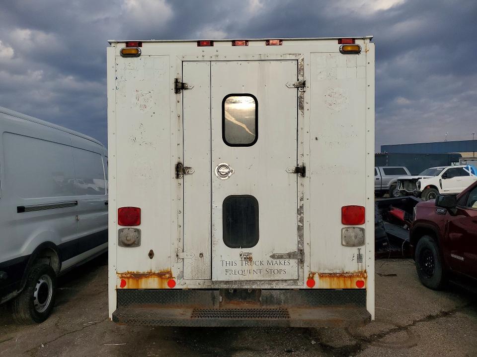 2010 Ford Econoline E350 Super Duty Cutaway Van