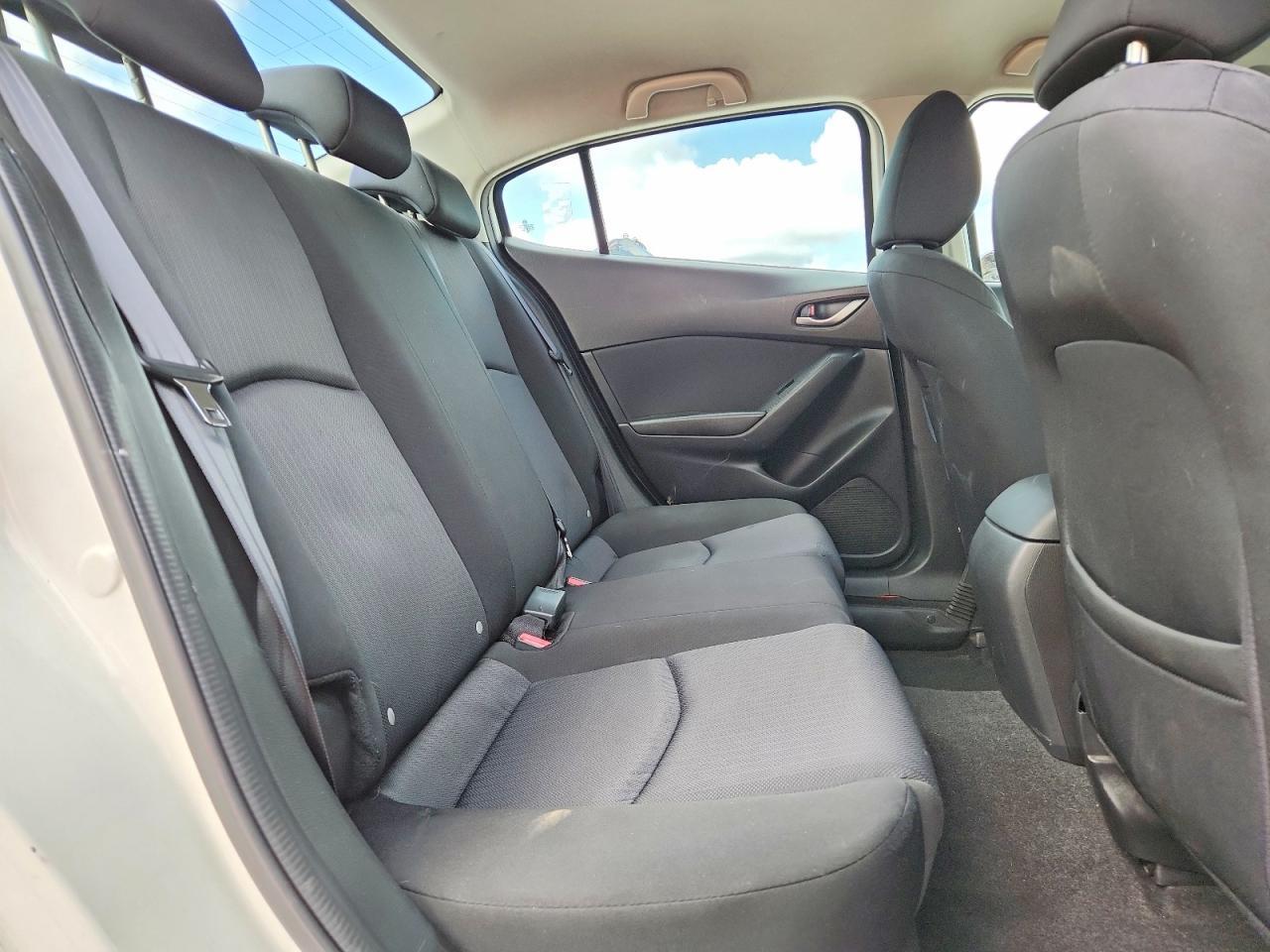 2015 Mazda 3 sv