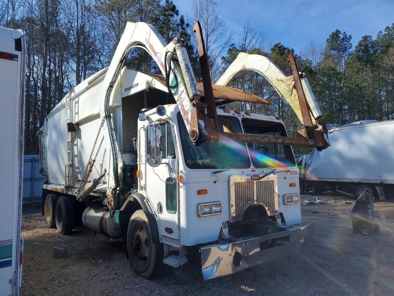 2011 Peterbilt Tractor 2011 Peterbilt 320 Refuse Truck
