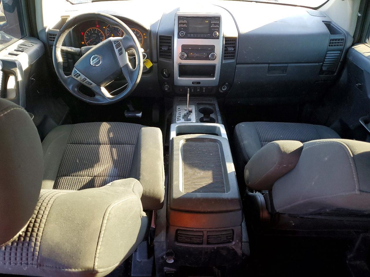 2014 Nissan Titan SV