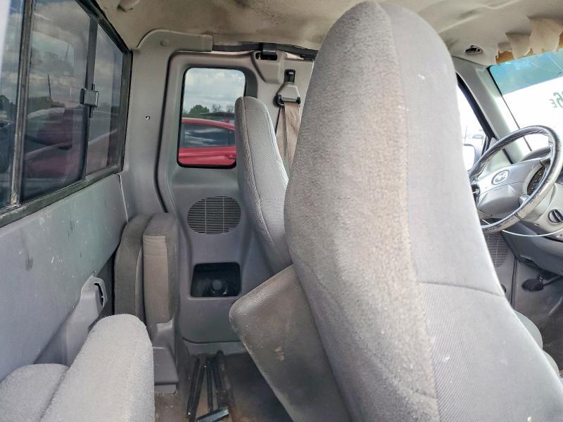 2001 Mazda B3000 cab Plus
