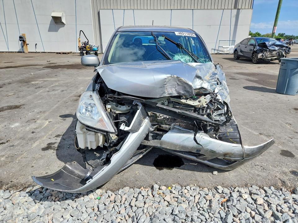 2011 Nissan Versa 1.8 s