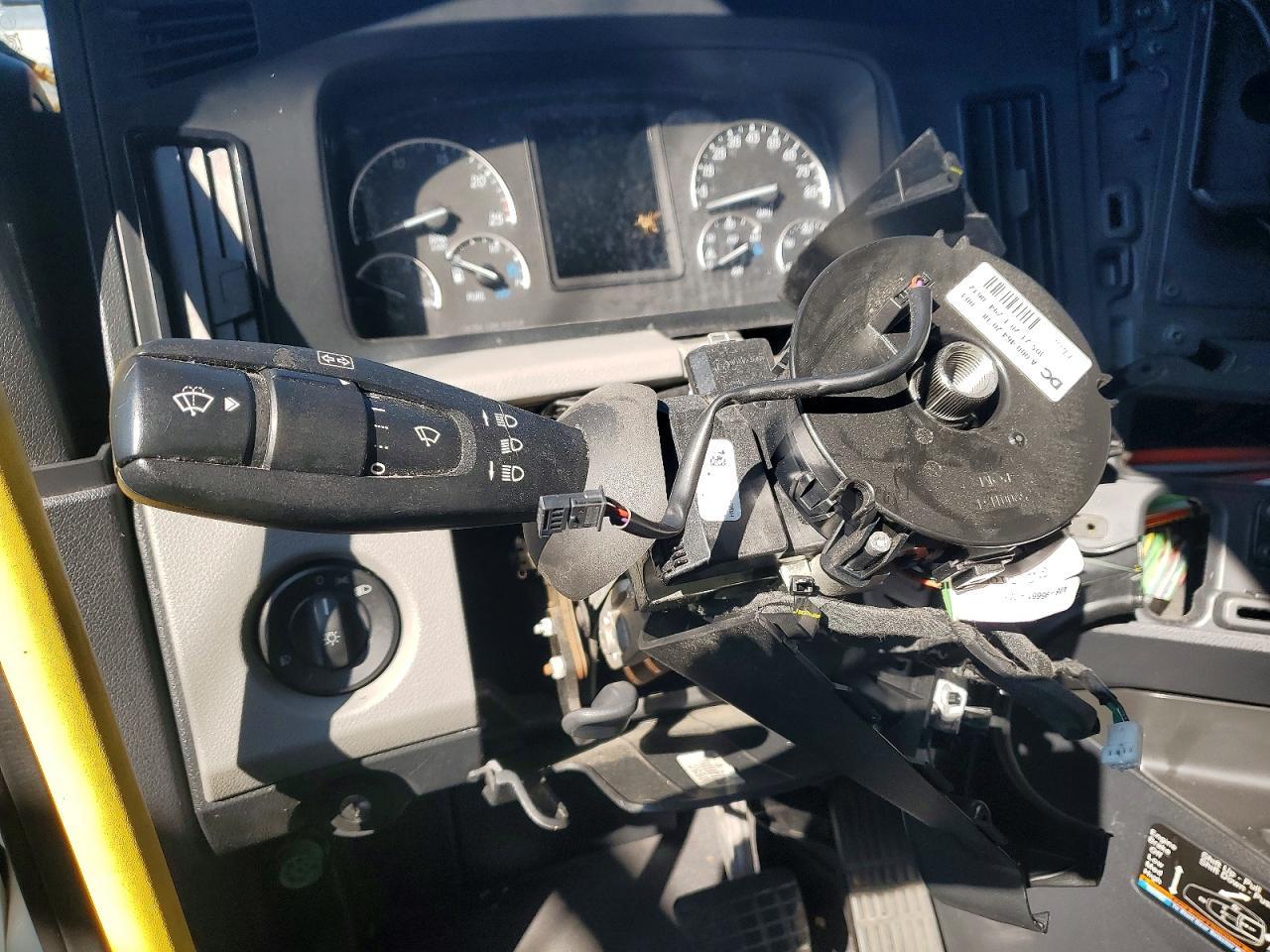 2022 Freightliner Cascadia 1-Semi Truck