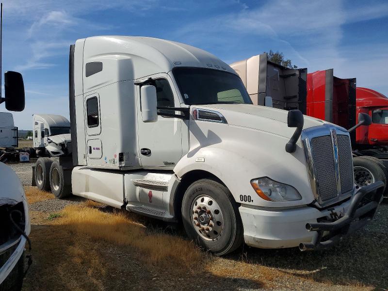 2017 Kenworth T680 Semi Truck