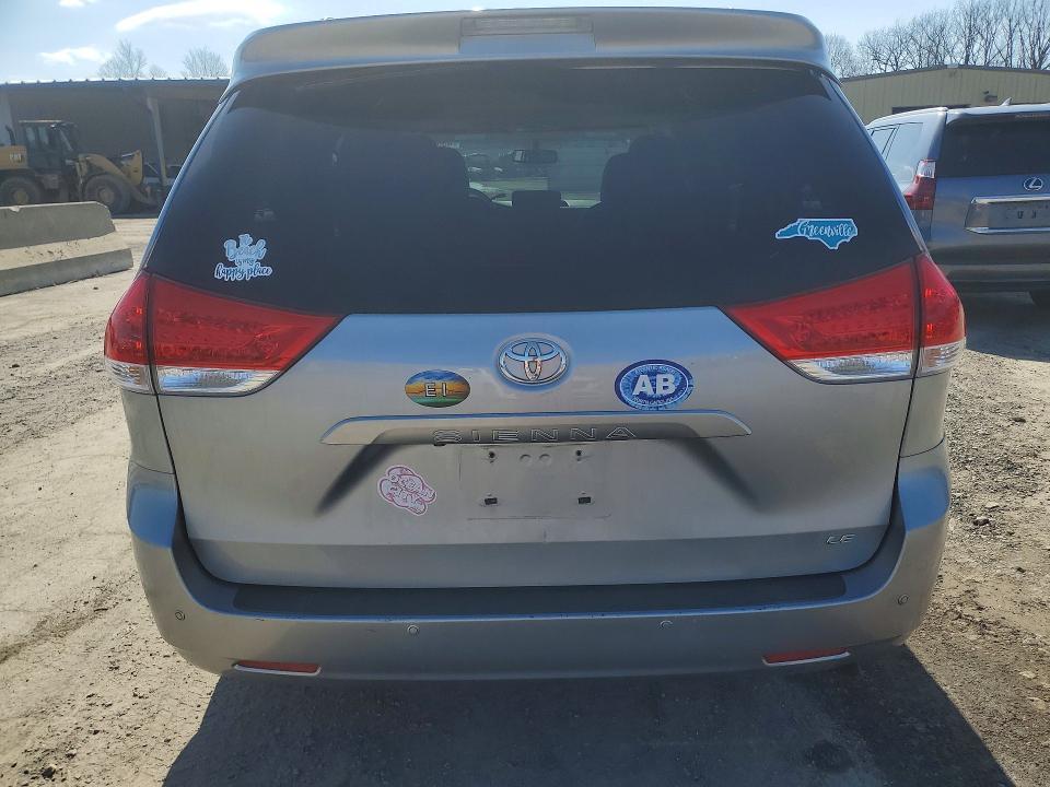 2012 Toyota Sienna le 8-passenger