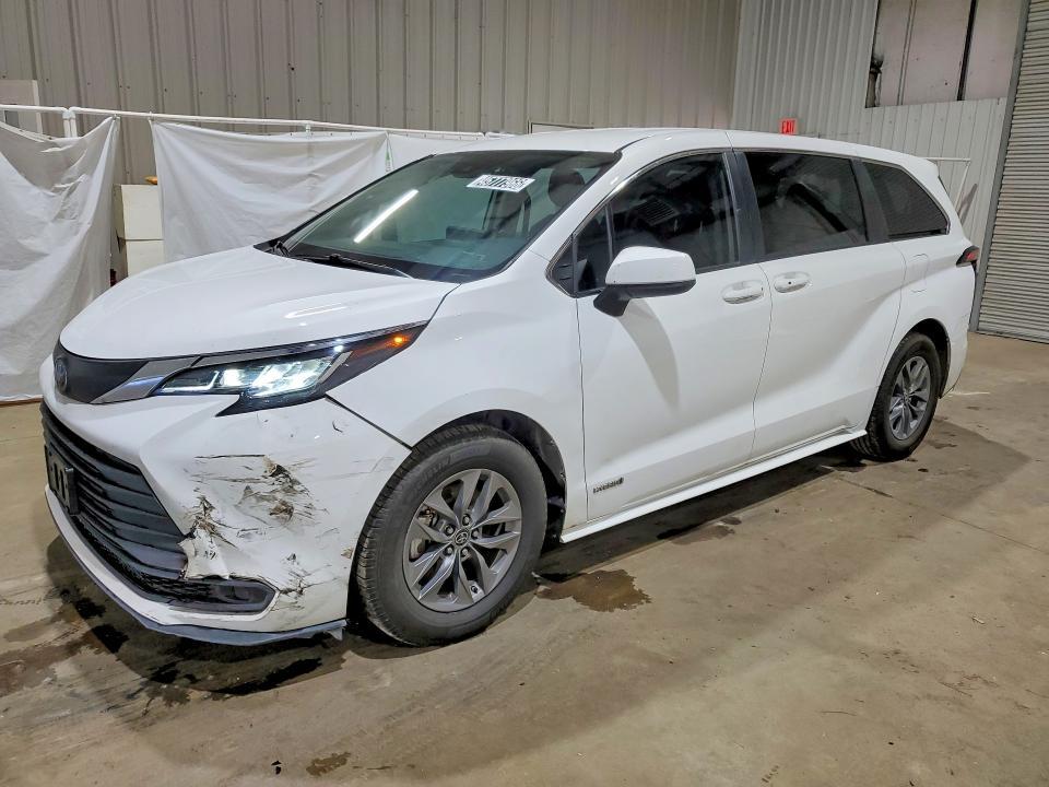 2021 Toyota Sienna le 8-passenger