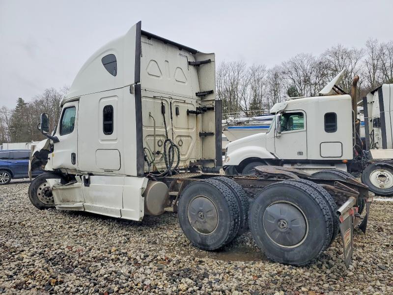 2018 Freigliner 2018 Freightliner Cascadia 126 Semi Truck