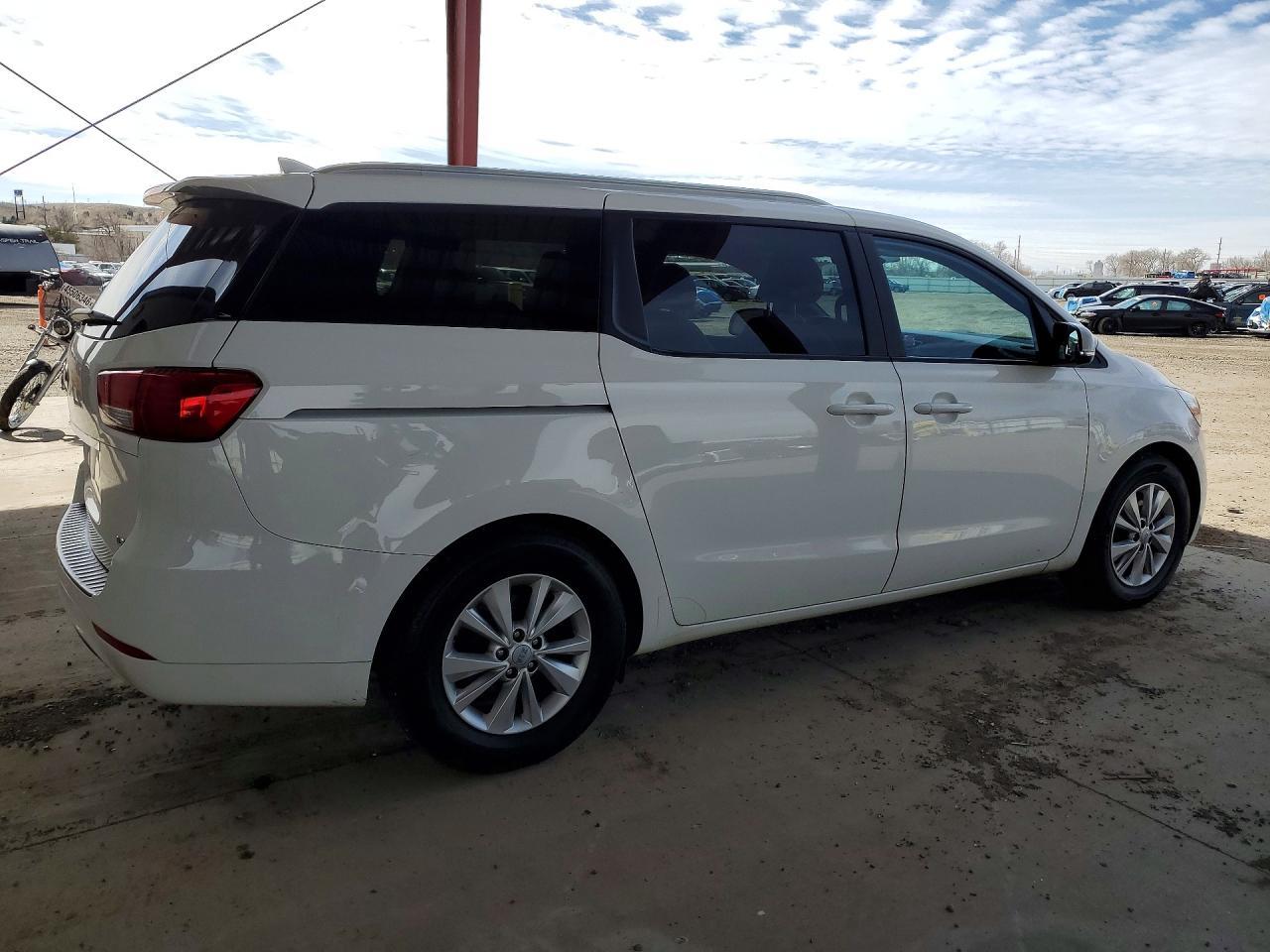 2015 KIA Sedona lx