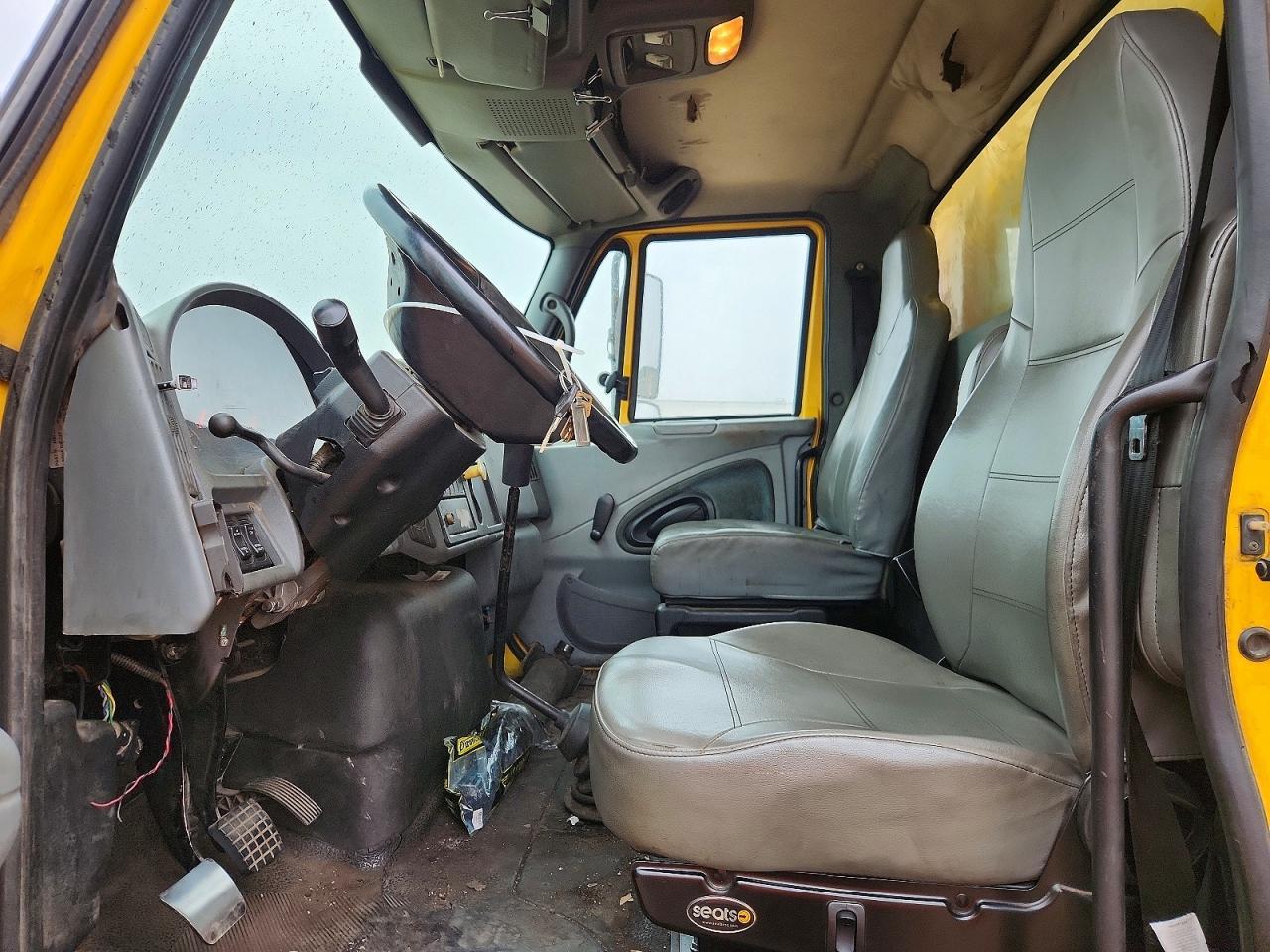 2006 International 4300 BOX Truck