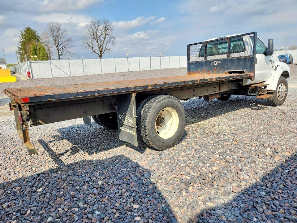 2015 Ford F650 Super Duty Flatbed Truck