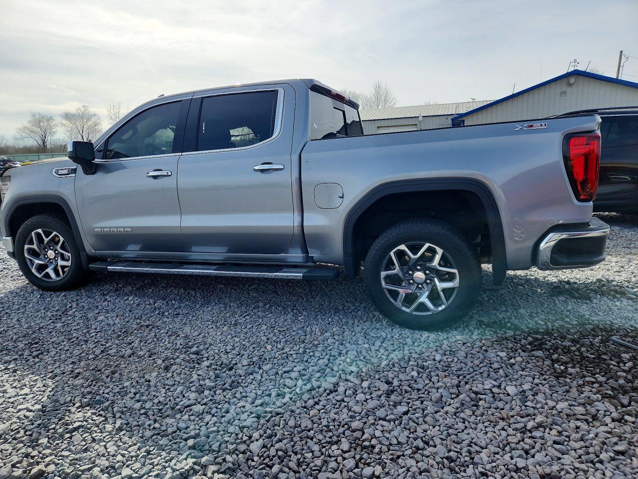 2025 GMC Sierra K1500 SLT