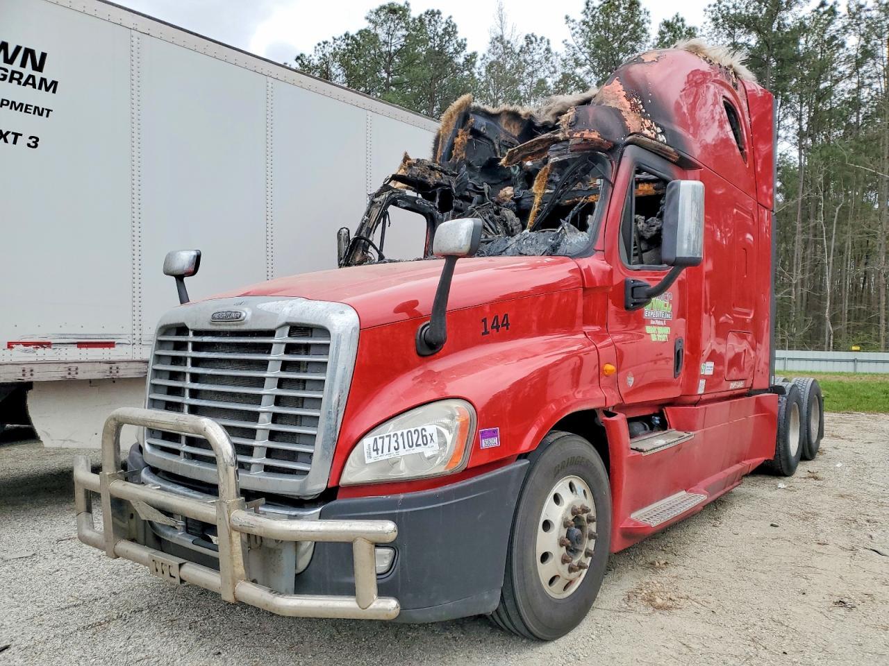 2015 Freightliner Cascadia Semi Truck