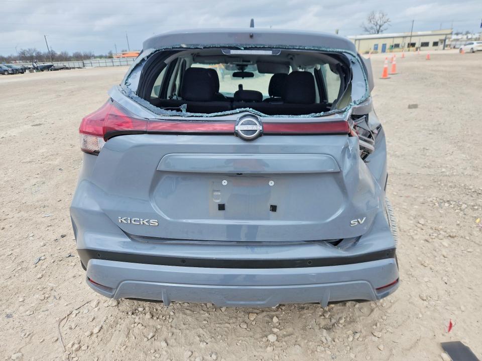 2023 Nissan Kicks sv