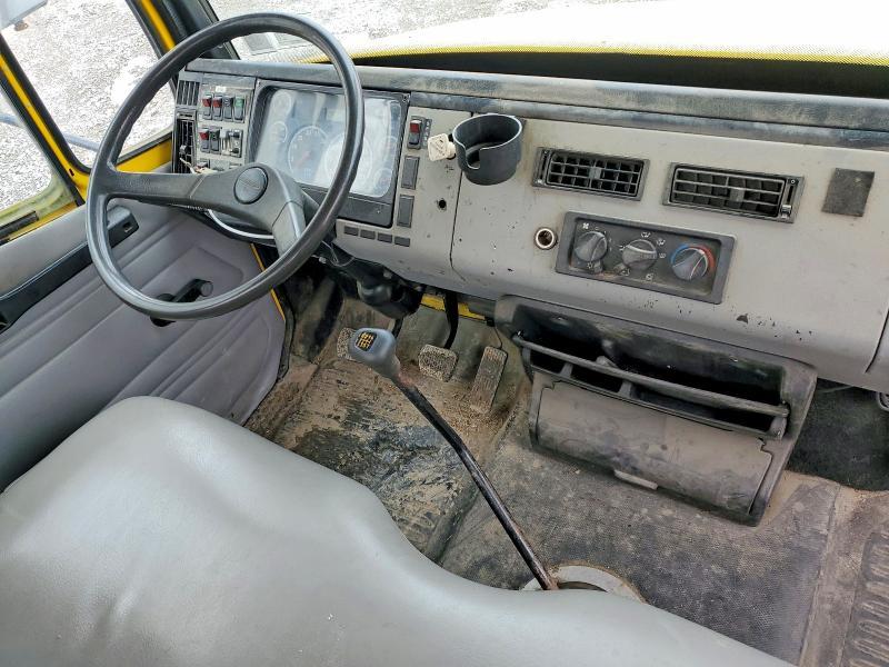 2001 Freightliner Medium Conventional FL70