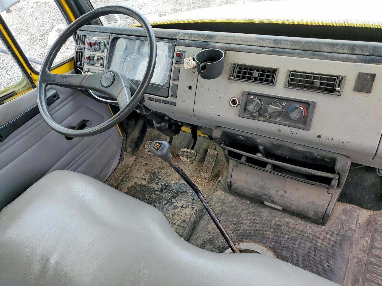 2001 Freightliner Medium Conventional FL70