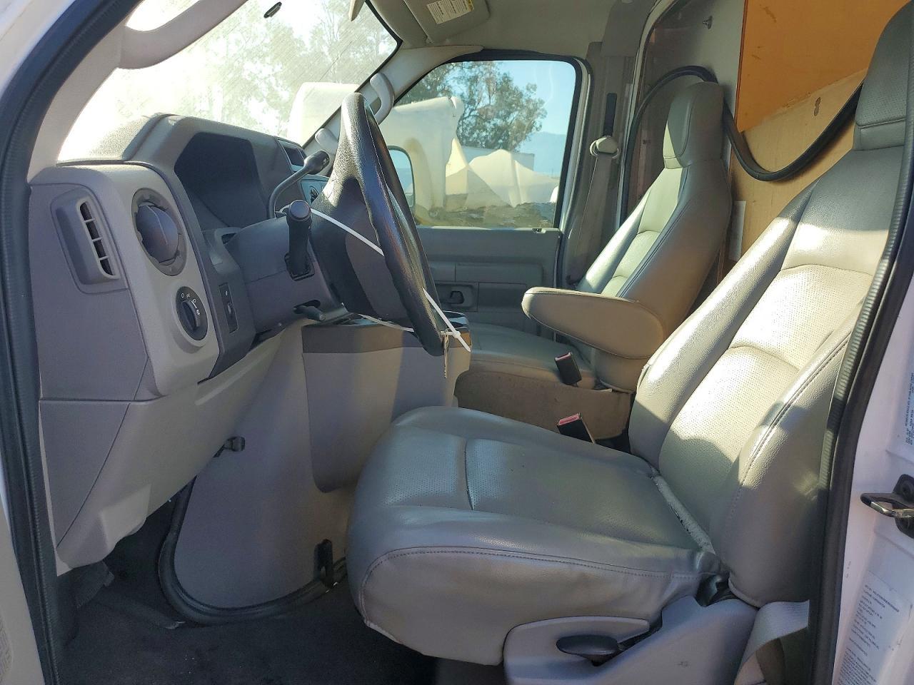 2009 Ford E350 BOX Truck